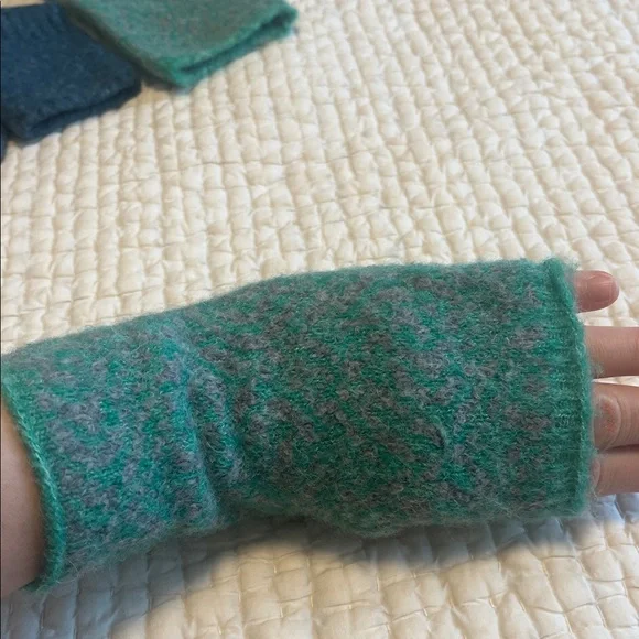 Cashmere and wool glovelettes - Picture 5 of 7